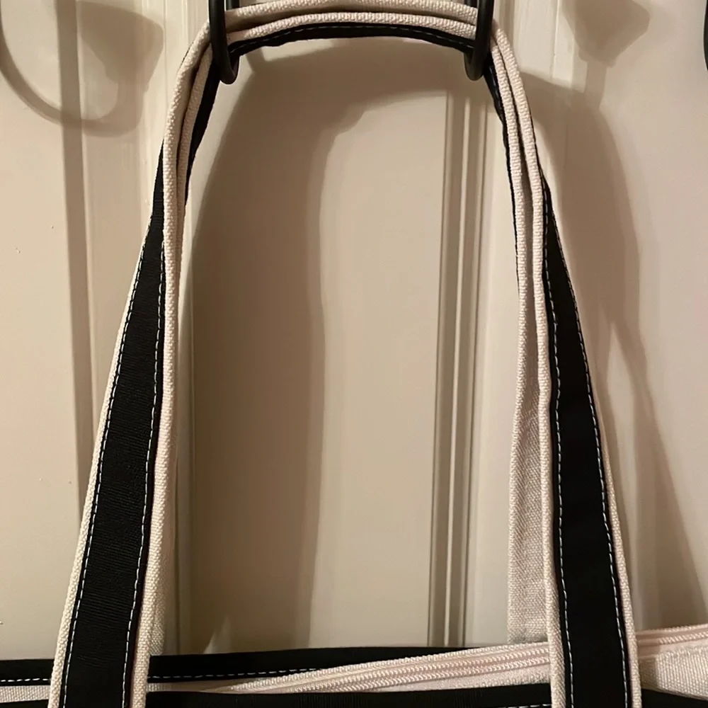 Women's N Monogrammed Tote Bag NWOT - Picture 2 of 11